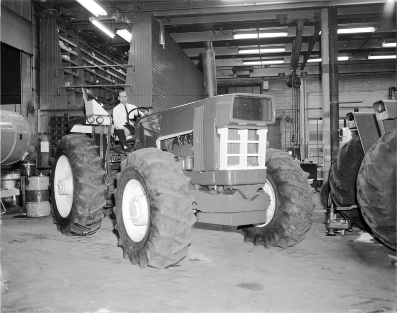 Illustration for article titled Old Tractors